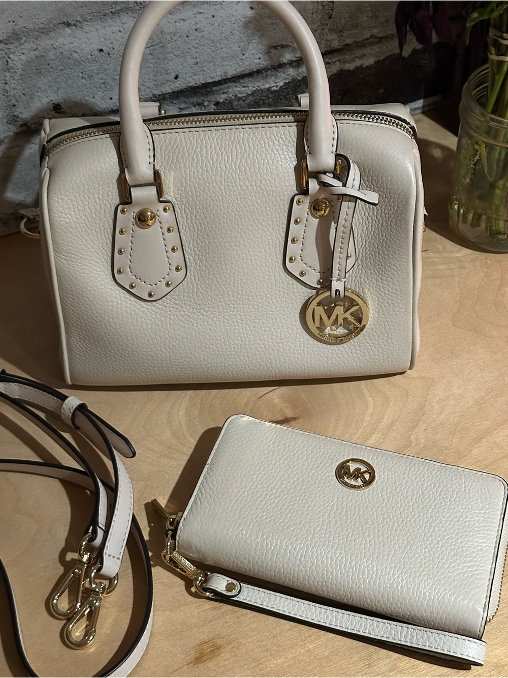 Michael Kors Small Pebble Aria Crossbody (removable strap)